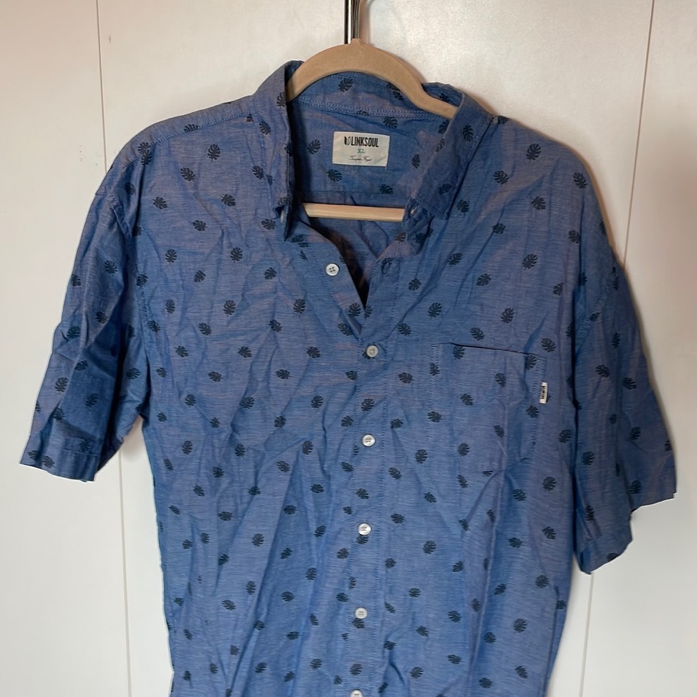 NWOT Linksoul button up. Floral blue